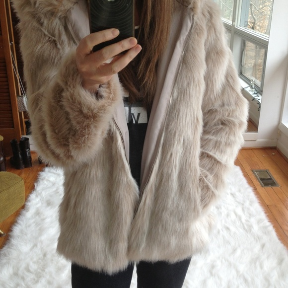 Faux fur soft jacket with giant hood - Picture 3 of 4